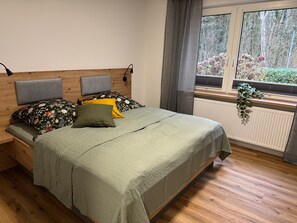 2 bedrooms, free WiFi, bed sheets - Apartment 'Ahlers' with Shared Terrace, Private Garden and Wi-Fi (Edewecht)
