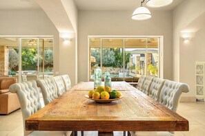 In-room dining - The Stone-age Palace by Sea N' Rent (Hof HaCarmel)