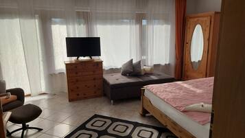 2 bedrooms, iron/ironing board, free WiFi, bed sheets