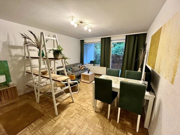 TV - Studio 'Kleine Oase Am Mittellandkanal' with Private Terrace and Wi-Fi (Hannover)