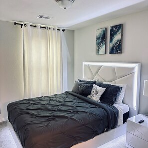 3 habitaciones, tabla de planchar con plancha, wifi y ropa de cama