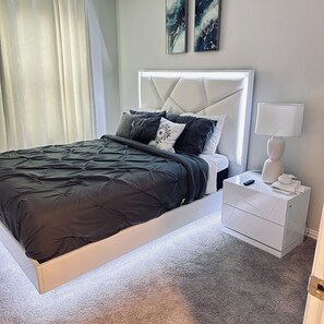 3 chambres, fer et planche à repasser, Wi-Fi, draps fournis