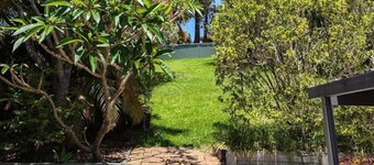 NEW listing - Charming 2-bedroom house with WiFi and AC in Kotara