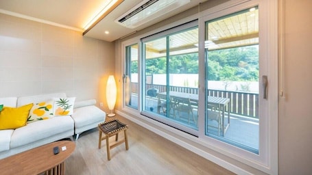 Room (HaeNa). Gyeongju Hanna Stay