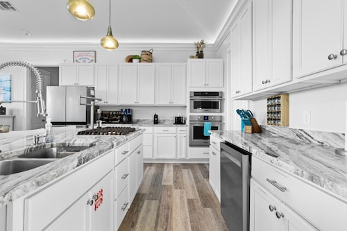 Southern Beach Beauty | 2 Min Walk to Sand