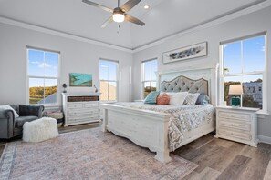 3 bedrooms, desk, free WiFi, bed sheets
