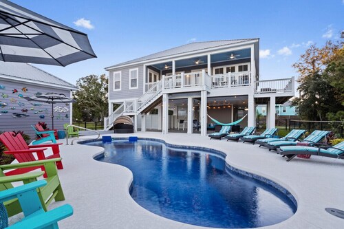 Southern Beach Beauty | 2 Min Walk to Sand