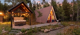 A-Frame - Hot Tub - Arcade - 35 min to Yellowstone!