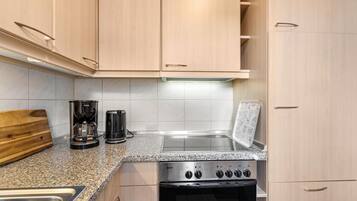 Réfrigérateur, four, plaque de cuisson, lave-vaisselle