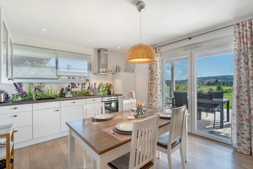 Ferienwohnung 'Aurora' mit Bergblick, privater Terrasse und Wi-Fi
