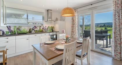 Ferienwohnung 'Aurora' mit Bergblick, privater Terrasse und Wi-Fi