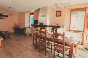 Dining - Gite located between lake and mountains, close to small tourist town. (Pontcharra)