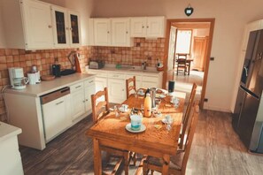 Microwave, oven, stovetop, dishwasher - Gite located between lake and mountains, close to small tourist town. (Pontcharra)