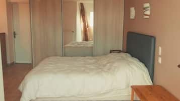 5 chambres, fer et planche à repasser, Wi-Fi, draps fournis