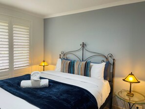 3 habitaciones, tabla de planchar con plancha, wifi y ropa de cama 