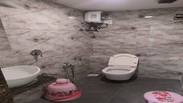 Deluxe Double Room, City View | Bathroom | Shower, free toiletries, towels, soap