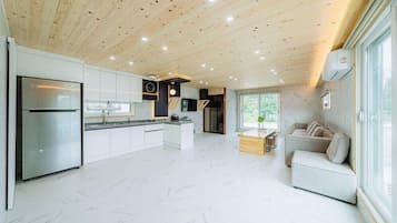 Room (private house)