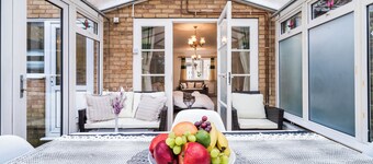 J&J Stay: Luxurious 5 -bedrooms detached house on peterborough 