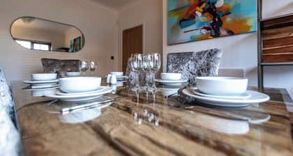 Prime Beeston 3-Bed House with Driveway & Wi-Fi