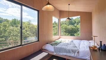 Minibar, free WiFi, bed sheets