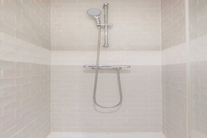Shower, hair dryer, towels - Charming studio apartment for 2 - Bastille (Paris)
