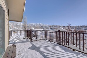 Terrace/patio - Downtown Dog Friendly Home w/Views + Walk to Free Ski Bus/Eat/Drink/Trails/River-Deck-W/D-Fireplace (Steamboat Springs)