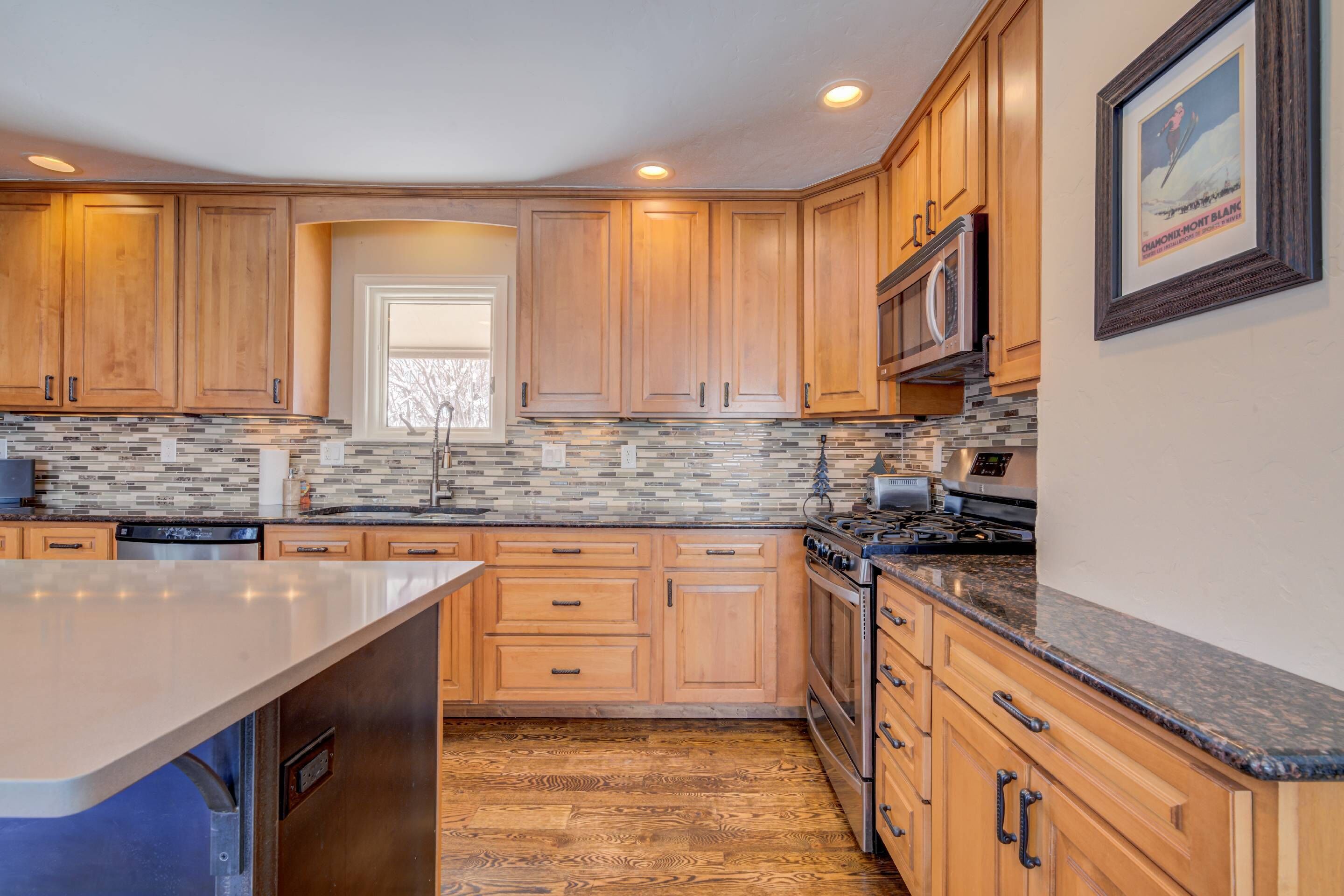 Fridge, oven, stovetop, dishwasher