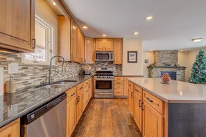 Fridge, oven, stovetop, dishwasher - Downtown Dog Friendly Home w/Views + Walk to Free Ski Bus/Eat/Drink/Trails/River-Deck-W/D-Fireplace (Steamboat Springs)
