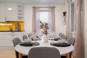 Dining - Near Downtown - Perfect for Big Groups - Free Parking (Troms)