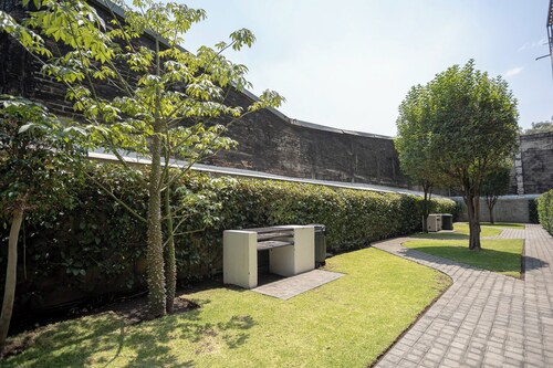 Chic Condo with Gym & Private Roof