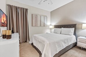 5 bedrooms, iron/ironing board, travel cot, WiFi - 5BR house sleeps 10 with pool table and spa (Kissimmee)