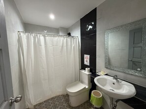 Bathroom - Five Loaves Beds Patong (Patong)