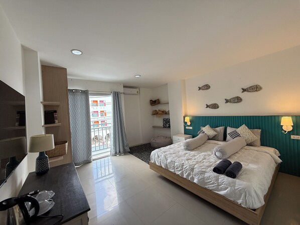 Sea Whisper | デスク、WiFi (無料)