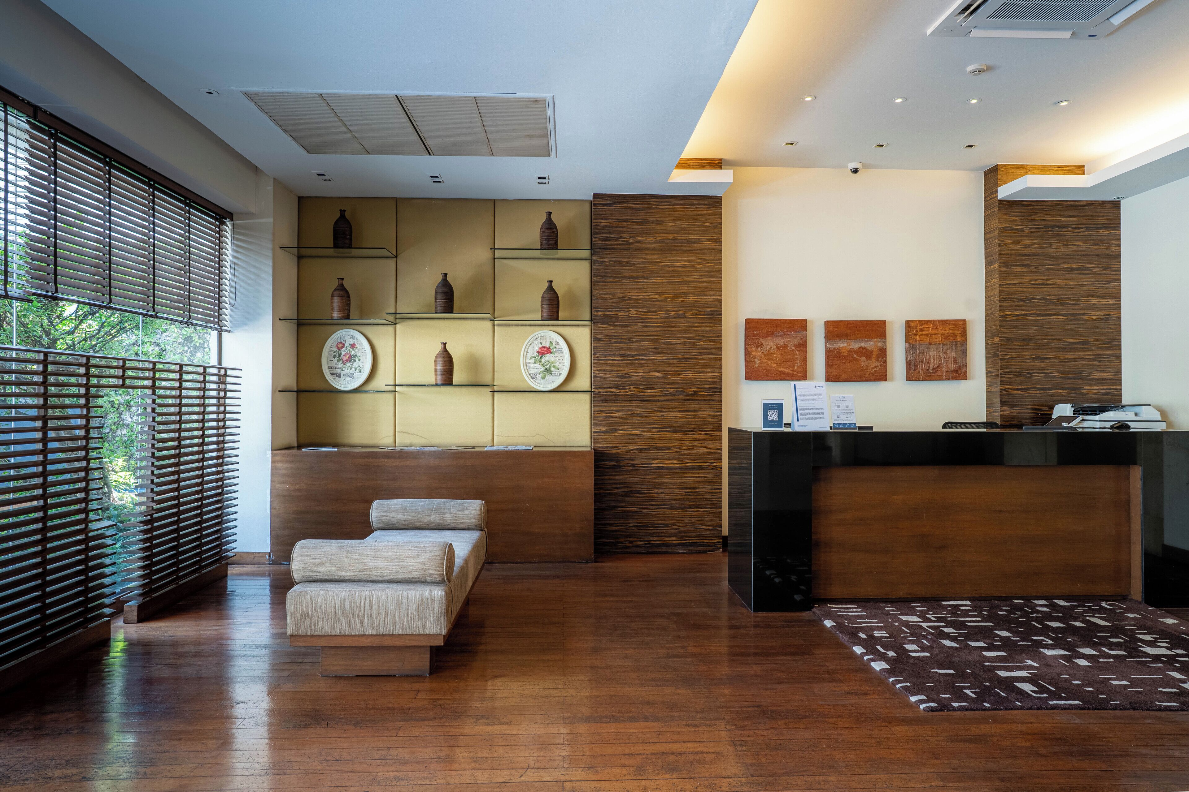 Foto - Journeyhub Sukhumvit 26, Bangkok - Formerly St James Hotel