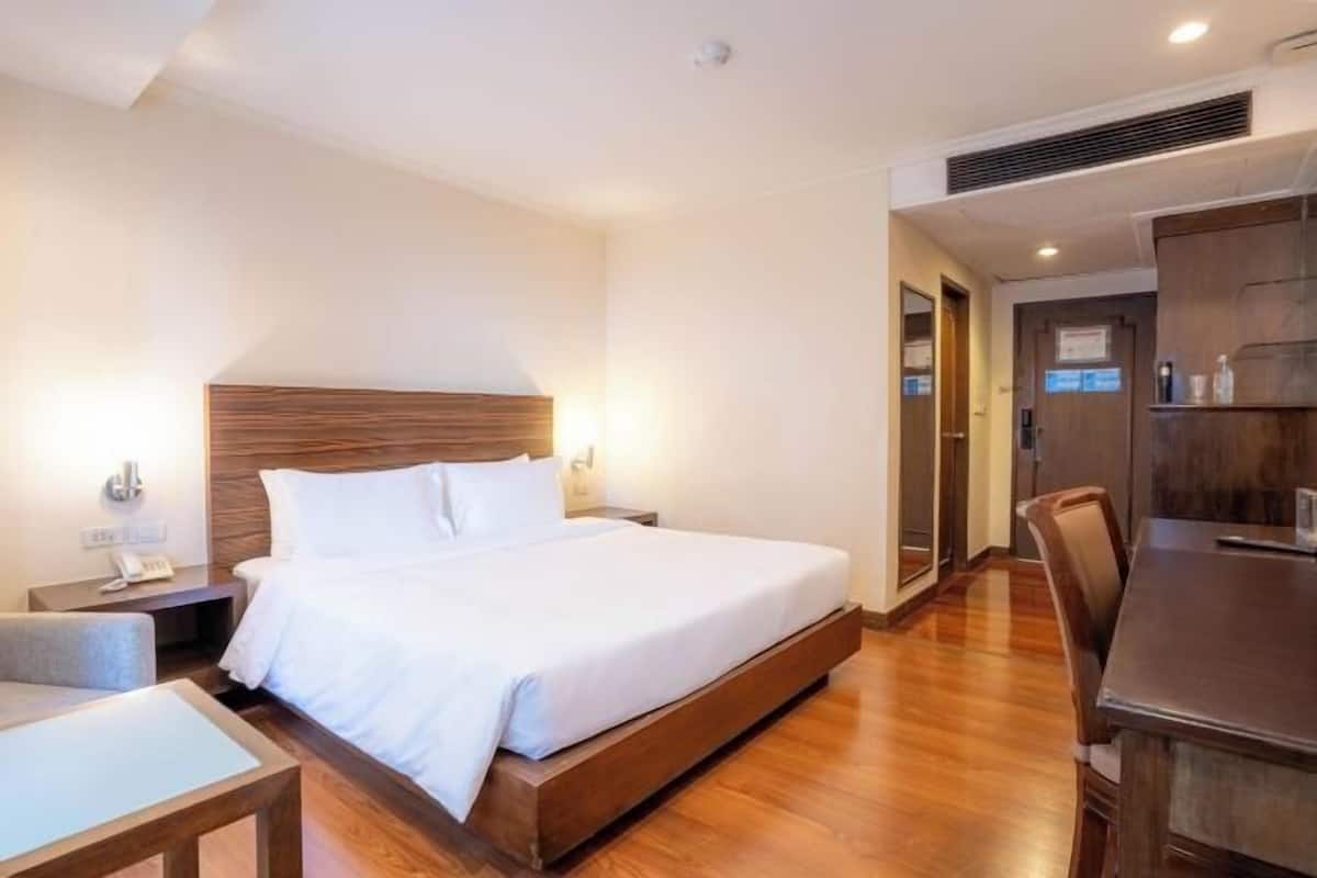 Minibar, caja fuerte, escritorio y espacio para trabajar con un portátil