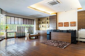 Reception - Journeyhub Sukhumvit 26 Bangkok (Bangkok)