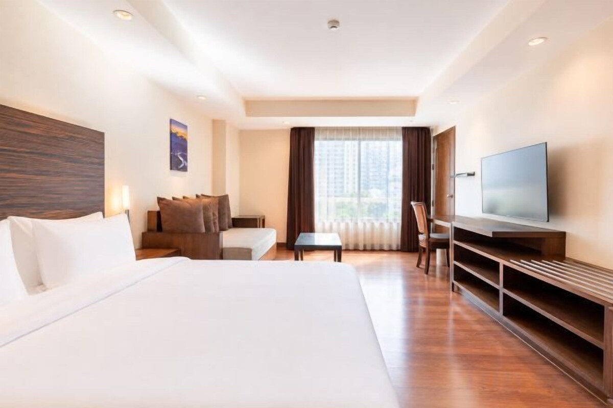 Minibar, két bảo mật tại phòng, bàn 