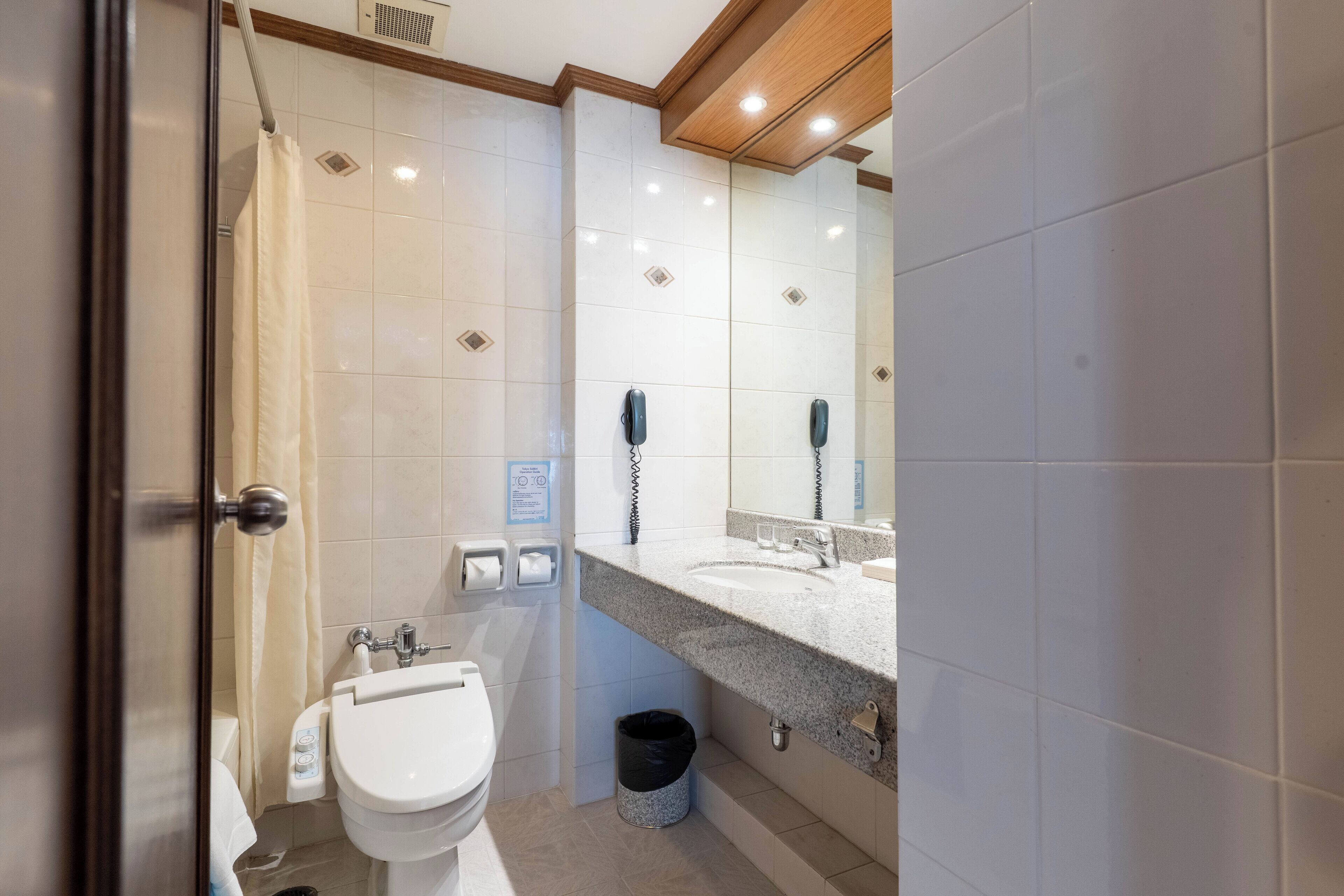 Foto - Journeyhub Sukhumvit 26, Bangkok - Formerly St James Hotel