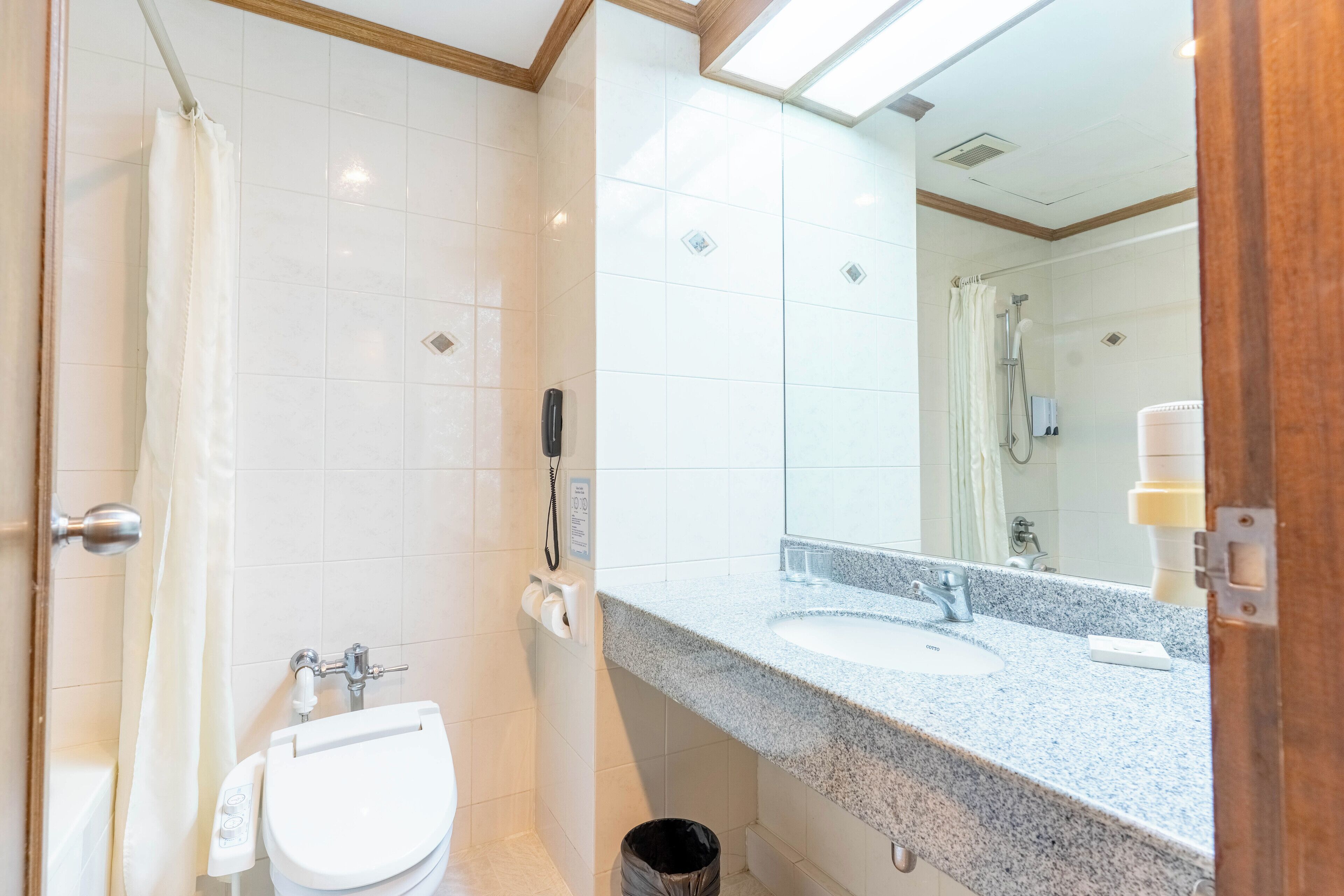 Foto - Journeyhub Sukhumvit 26, Bangkok - Formerly St James Hotel