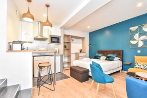 Skrivebord, strykejern/-brett, wi-fi (inkludert) og sengetøy