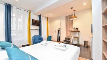 Una scrivania, ferro/asse da stiro, Wi-Fi gratuito, lenzuola