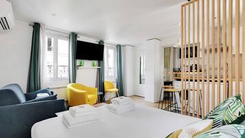 Fer et planche à repasser, lit parapluie, Wi-Fi gratuit, draps fournis