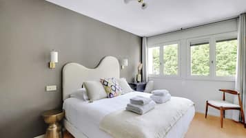 Desk, iron/ironing board, free WiFi, bed sheets