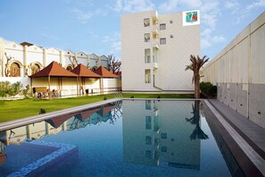 7 indoor pools