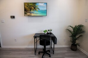 Classic Studio Suite, City View | Free WiFi, bed sheets - Diamond Suites Philadelphia Center (Philadelphia)