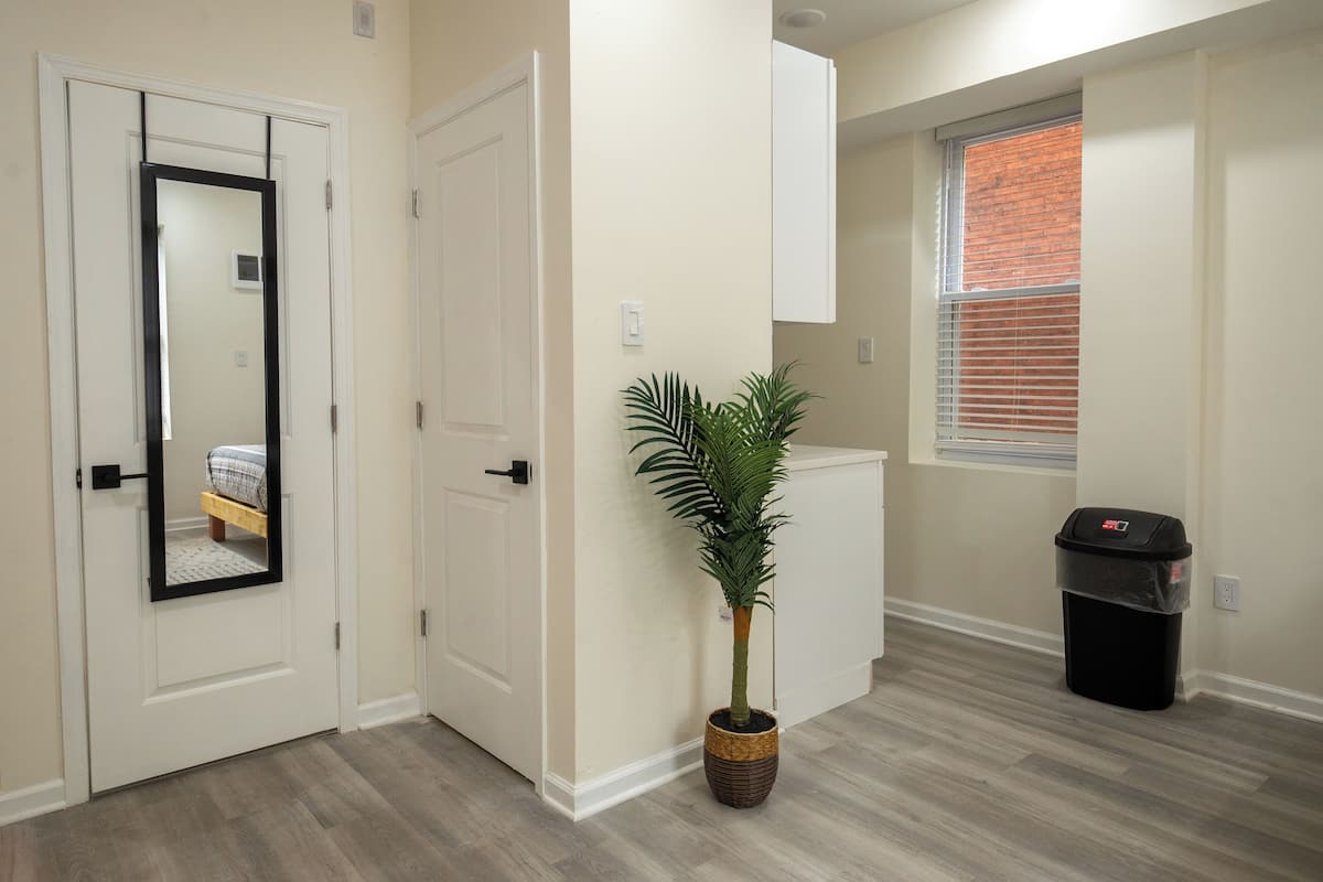 Deluxe Studio Suite | Free WiFi, bed sheets