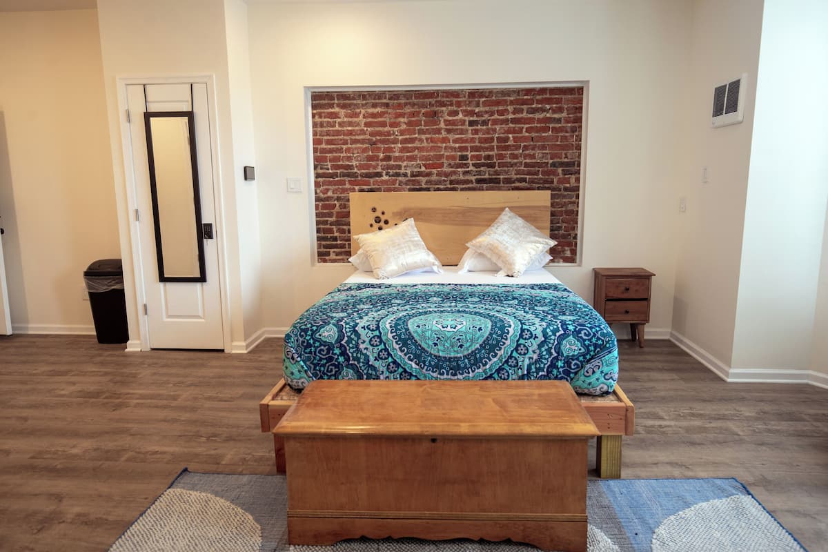 Basic Studio | Free WiFi, bed sheets
