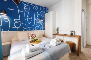 1 bedroom, iron/ironing board, free WiFi, bed sheets - Charming private room in Pigalle (Paris)