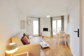 Smart TV, offices - Bright, modern studio for 2P - La Défense (Courbevoie)