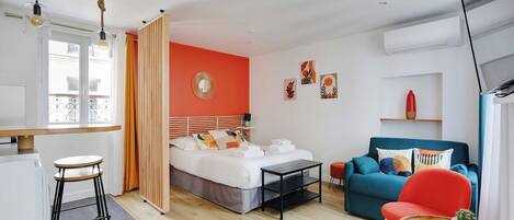 Skrivbord, strykjärn/strykbräda, wi-fi och sängkläder